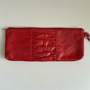 Harveys red clutch